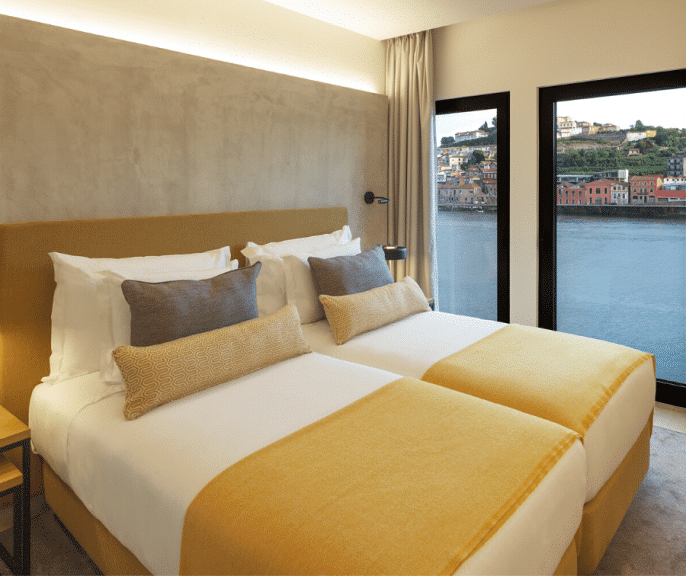 Destaque Neya Porto Quarto Duplo